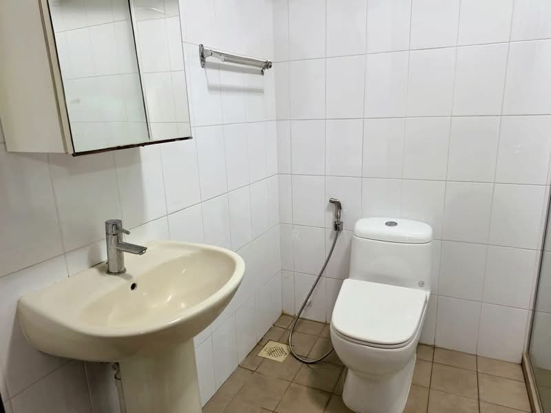 210A Compassvale Lane, 210A Compassvale Lane, 3 Bedrooms, 1,001 sqft, HDB Flat For Sale, by Nick R. L, 500122151 - Bathroom - PropertyGuru.com.sg