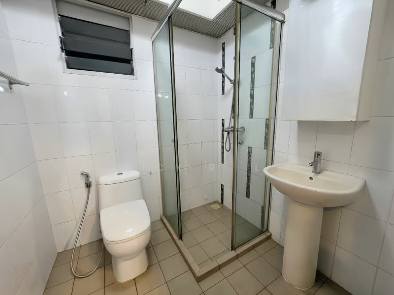 210A Compassvale Lane, 210A Compassvale Lane, 3 Bedrooms, 1,001 sqft, HDB Flat For Sale, by Nick R. L, 500122151 - Bathroom - PropertyGuru.com.sg