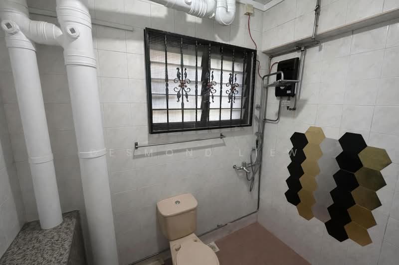 645 Jurong West Street 61, 645 Jurong West Street 61, 3 Bedrooms, 1,087 sqft, HDB Flat For Sale, by Desmond Liew, 500122164 - Bathroom - PropertyGuru.com.sg