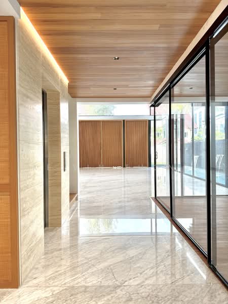 74 Holland Grove Drive, Holland Grove Drive, 6 Bedrooms, 8,000 sqft, Semi-Detached House For Sale, by Kelvin Thong, 500122174 - Dramatic Lift Lobby - PropertyGuru.com.sg