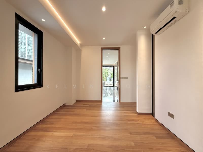 74 Holland Grove Drive, Holland Grove Drive, 6 Bedrooms, 8,000 sqft, Semi-Detached House For Sale, by Kelvin Thong, 500122174 - Walk-in Wardrobe - PropertyGuru.com.sg