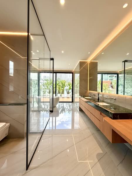 74 Holland Grove Drive, Holland Grove Drive, 6 Bedrooms, 8,000 sqft, Semi-Detached House For Sale, by Kelvin Thong, 500122174 - Master Bath - PropertyGuru.com.sg