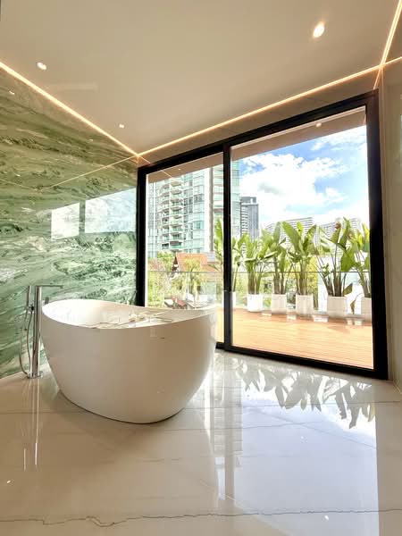 74 Holland Grove Drive, Holland Grove Drive, 6 Bedrooms, 8,000 sqft, Semi-Detached House For Sale, by Kelvin Thong, 500122174 - Master Bath - PropertyGuru.com.sg