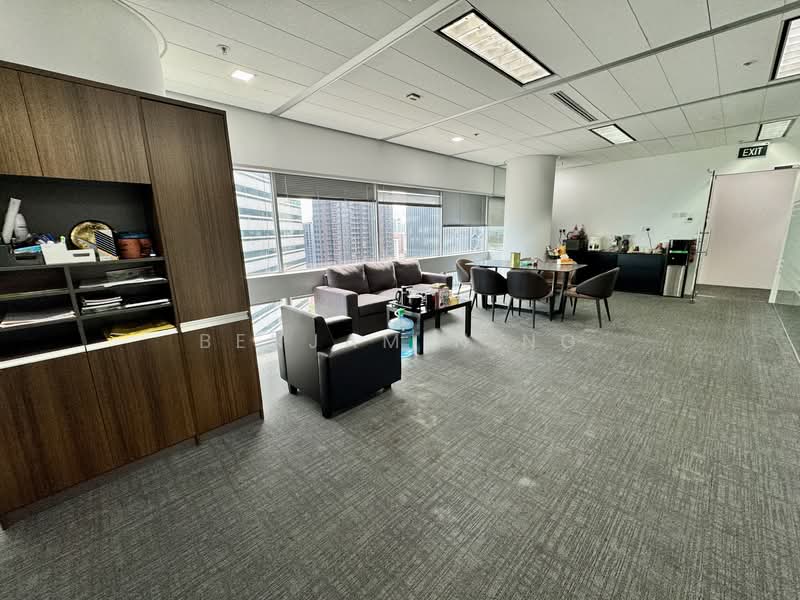 Gateway East, 152 Beach Road, 2,240 sqft, Office For Rent, by Benjamin Ng, 500122214 - Living Room - CommercialGuru.com.sg
