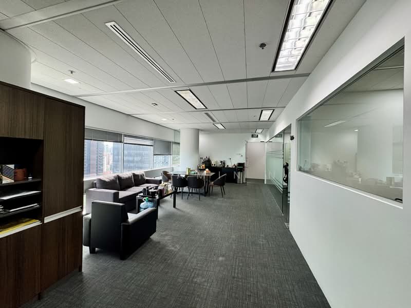Gateway East, 152 Beach Road, 2,240 sqft, Office For Rent, by Benjamin Ng, 500122214 - Living Room - CommercialGuru.com.sg