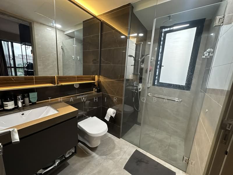 The Florence Residences, 83 Hougang Avenue 2, 4 Bedrooms, 1,270 sqft, Condominium For Sale, by Thawhir Iqbal, 500122229 - Master Bathroom - PropertyGuru.com.sg