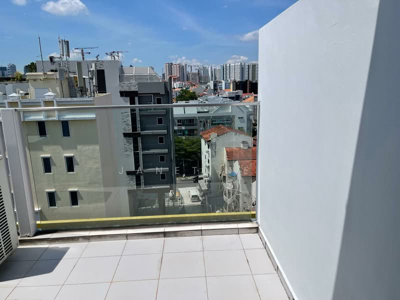 #1 Suites (One Suites), 1 Lorong 20 Geylang, 1 Bedroom, 581 sqft, Condominium For Rent, by Janet Neo, 500122244 - Balcony - PropertyGuru.com.sg