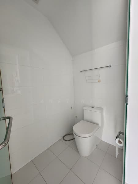 #1 Suites (One Suites), 1 Lorong 20 Geylang, 1 Bedroom, 581 sqft, Condominium For Rent, by Janet Neo, 500122244 - Common Bathroom - PropertyGuru.com.sg