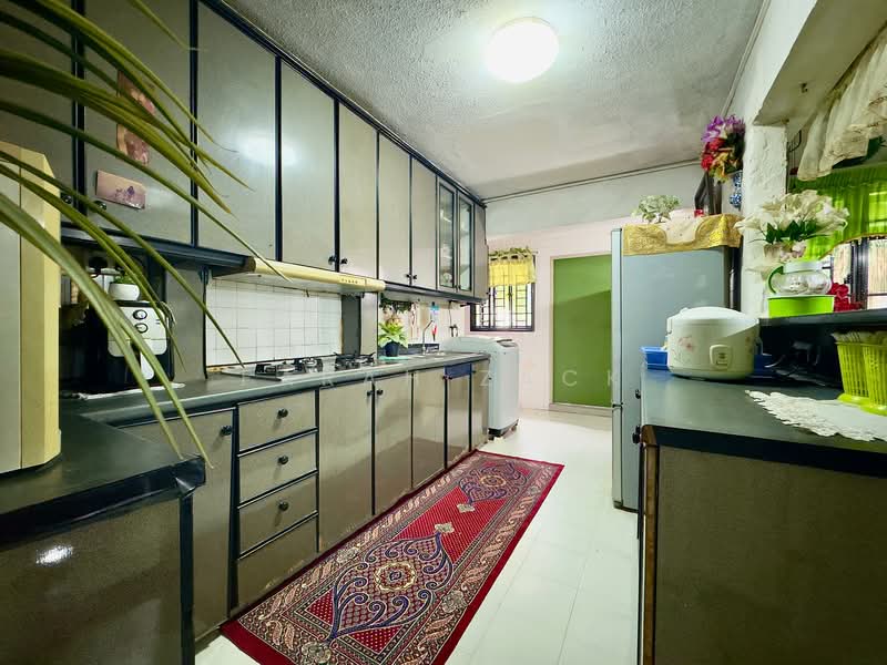 306 Ang Mo Kio Avenue 1, 306 Ang Mo Kio Avenue 1, 3 Bedrooms, 1,324 sqft, HDB Flat For Sale, by Farah Zack, 500122256 - Kitchen - PropertyGuru.com.sg