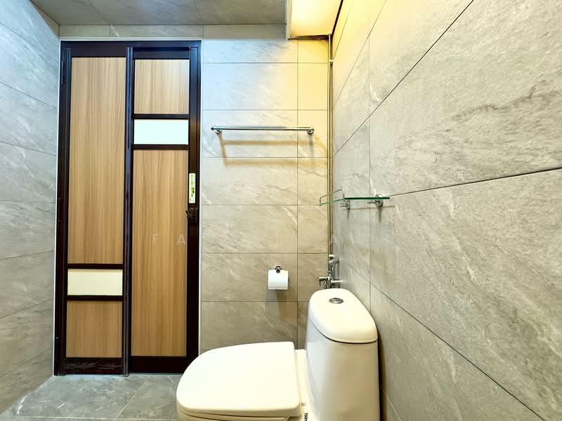 446B Jalan Kayu, 446B Jalan Kayu, 3 Bedrooms, 1,001 sqft, HDB Flat For Sale, by Farah Zack, 500122275 - Bathroom - PropertyGuru.com.sg
