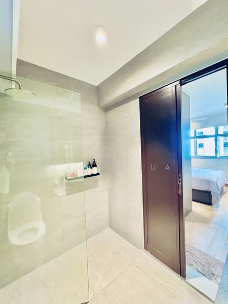 153B Bedok South Road, 153B Bedok South Road, 3 Bedrooms, 1,001 sqft, HDB Flat For Sale, by Zack Chua, 500122285 - Master Bedroom Bath - PropertyGuru.com.sg