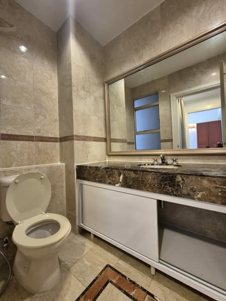 Leonie Condotel, 2 Leonie Hill Road, 4 Bedrooms, 2,722 sqft, Condominium For Rent, by Eric Gan, 500122286 - Common Bathroom - PropertyGuru.com.sg