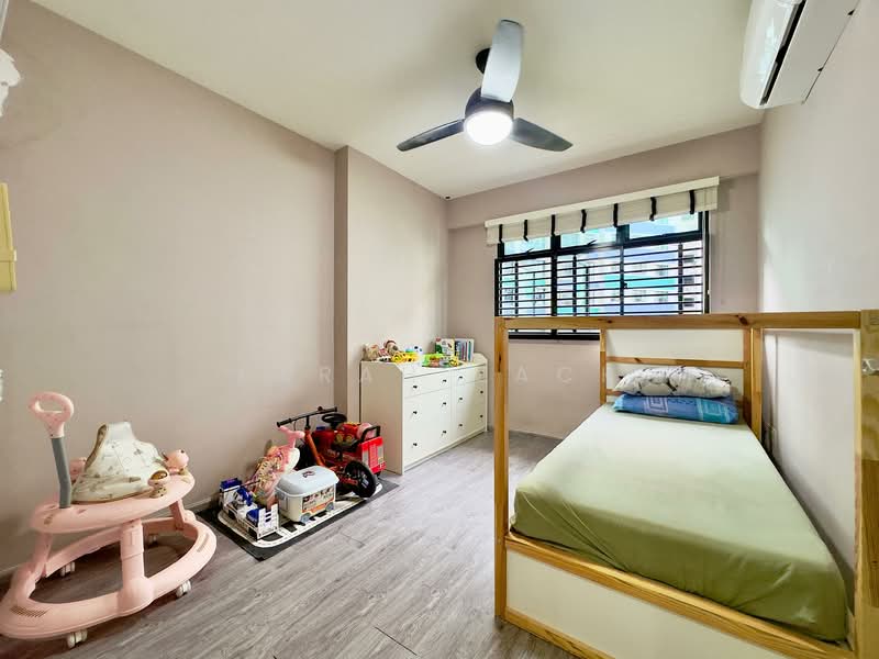 808A Choa Chu Kang Avenue 1, 808A Choa Chu Kang Avenue 1, 3 Bedrooms, 990 sqft, HDB Flat For Sale, by Farah Zack, 500122311 - Bedroom - PropertyGuru.com.sg