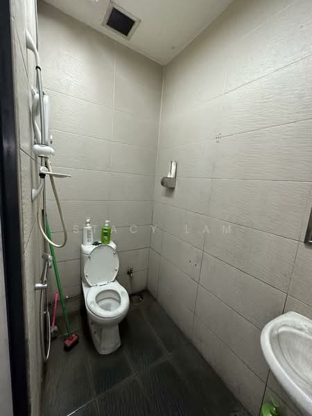 E9 Premium, 61 Woodlands Industrial Park E9, 3,230 sqft, Factory / Workshop (B2) For Sale, by Stacy Lam, 500122319 - Bathroom - CommercialGuru.com.sg
