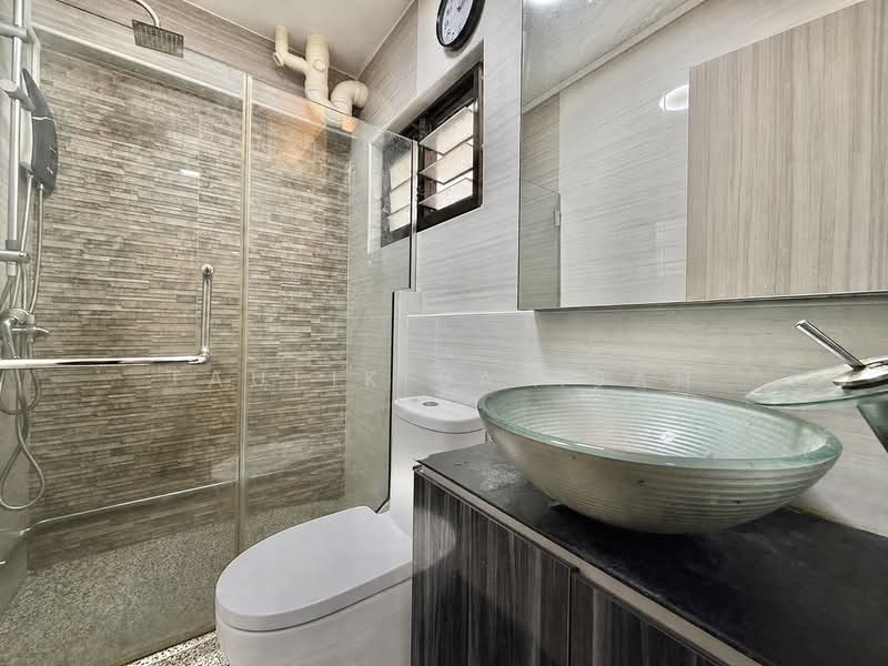 656 Woodlands Ring Road, 656 Woodlands Ring Road, 4 Bedrooms, 1,550 sqft, HDB Flat For Sale, by Taufik Batisah, 500122345 - Bathroom - PropertyGuru.com.sg