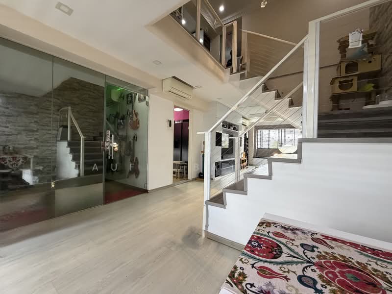 656 Woodlands Ring Road, 656 Woodlands Ring Road, 4 Bedrooms, 1,550 sqft, HDB Flat For Sale, by Taufik Batisah, 500122345 - Staircase to rooms - PropertyGuru.com.sg