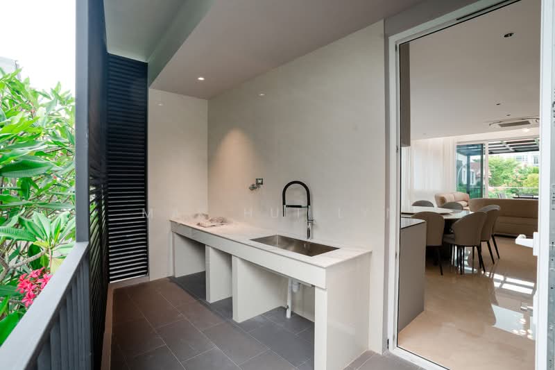 Newly TOP 3.5 Storey Corner Terrace with Swimming Pool & Private Lift along Jalan Baiduri, Jalan Baiduri, 6 Bedrooms, 6,000 sqft, Corner Terrace For Sale, by Mak Hui Lyn, 500122346 - Balcony - PropertyGuru.com.sg