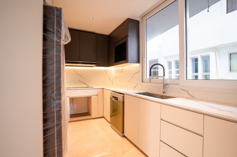 Newly TOP 3.5 Storey Corner Terrace with Swimming Pool & Private Lift along Jalan Baiduri, Jalan Baiduri, 6 Bedrooms, 6,000 sqft, Corner Terrace For Sale, by Mak Hui Lyn, 500122346 - Kitchen - PropertyGuru.com.sg