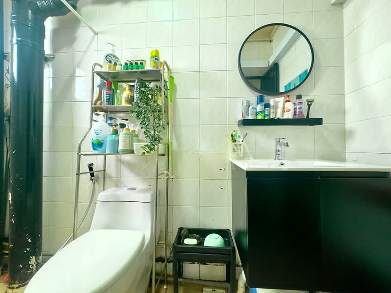 110 Rivervale Walk, 110 Rivervale Walk, 3 Bedrooms, 1,292 sqft, HDB Flat For Sale, by Farah Zack, 500122347 - Bathroom - PropertyGuru.com.sg