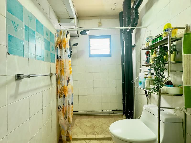 110 Rivervale Walk, 110 Rivervale Walk, 3 Bedrooms, 1,292 sqft, HDB Flat For Sale, by Farah Zack, 500122347 - Bathroom - PropertyGuru.com.sg