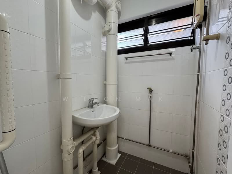 75 Bedok North Road, 75 Bedok North Road, 2 Bedrooms, 635 sqft, HDB Flat For Sale, by Wilson Mak, 500122407 - Bathroom - PropertyGuru.com.sg