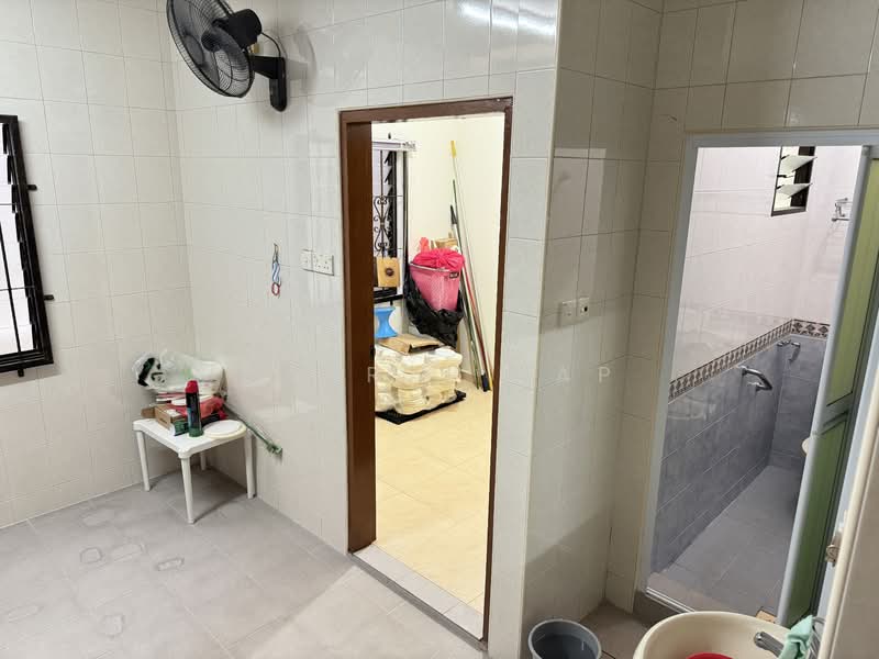 Jalan rabu, , 4 Bedrooms, 2,500 sqft, Semi-Detached House For Rent, by Darryl Yap, 500122409 - Bathroom - PropertyGuru.com.sg