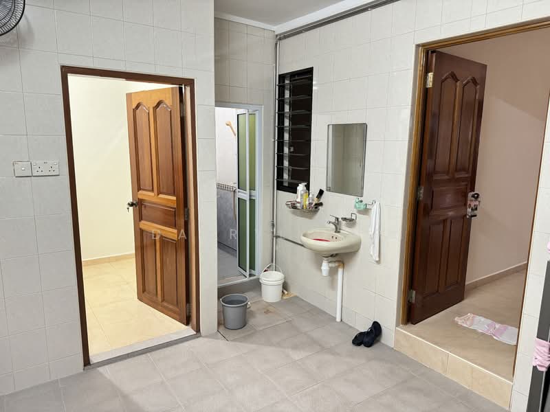Jalan rabu, , 4 Bedrooms, 2,500 sqft, Semi-Detached House For Rent, by Darryl Yap, 500122409 - Bathroom - PropertyGuru.com.sg