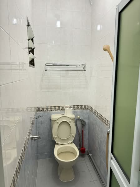 Jalan rabu, , 4 Bedrooms, 2,500 sqft, Semi-Detached House For Rent, by Darryl Yap, 500122409 - Bathroom - PropertyGuru.com.sg