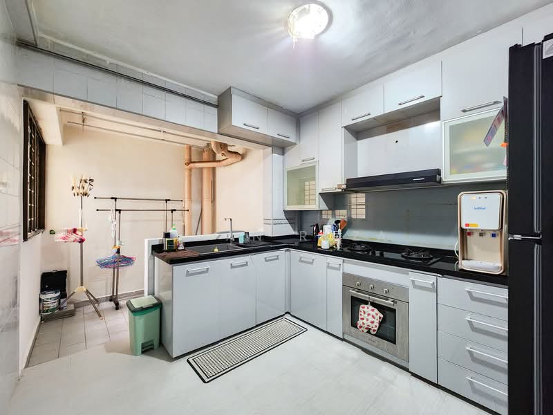 677 Choa Chu Kang Crescent, 677 Choa Chu Kang Crescent, 3 Bedrooms, 1,141 sqft, HDB Flat For Sale, by Aiman Roza, 500122418 - Kitchen - PropertyGuru.com.sg