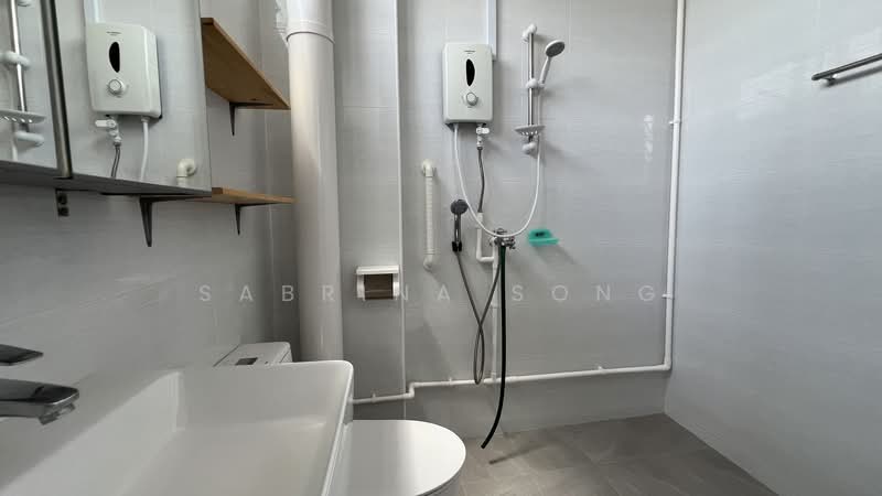 889A Tampines Street 81, 889A Tampines Street 81, 4 Bedrooms, 1,389 sqft, HDB Flat For Rent, by Sabrina Song, 500122443 - Bathroom - PropertyGuru.com.sg