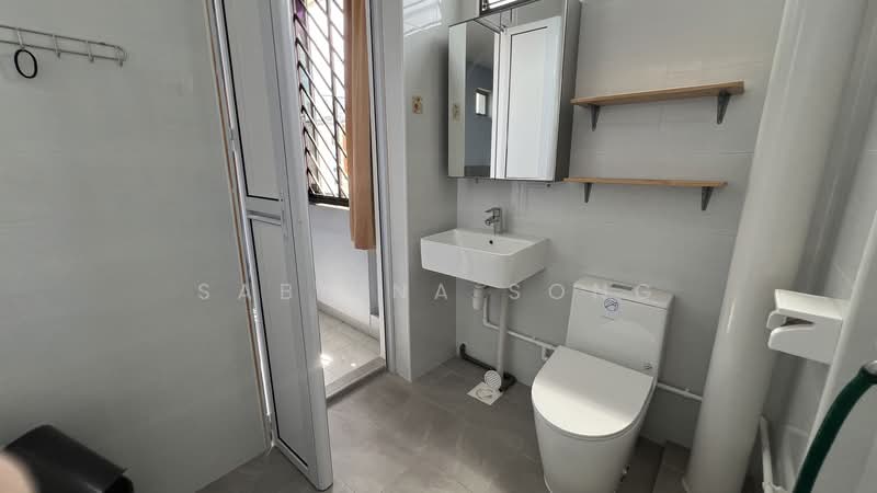 889A Tampines Street 81, 889A Tampines Street 81, 4 Bedrooms, 1,389 sqft, HDB Flat For Rent, by Sabrina Song, 500122443 - Bathroom - PropertyGuru.com.sg