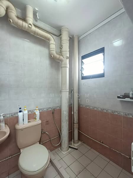 55 Strathmore Avenue, 55 Strathmore Avenue, 3 Bedrooms, 1,022 sqft, HDB Flat For Sale, by OHMYHOME PTE LTD, 500122445 - Bathroom - PropertyGuru.com.sg