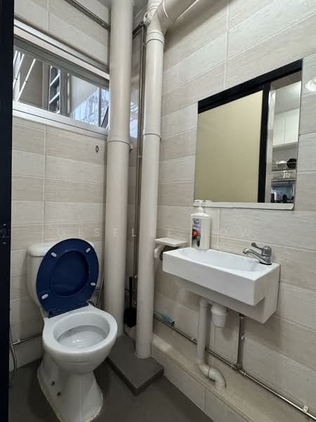 833 Hougang Central, 833 Hougang Central, Room Rental, 150 sqft, HDB Flat For Rent, by Giselle Low, 500122446 - Common toilet for tenant own use - PropertyGuru.com.sg