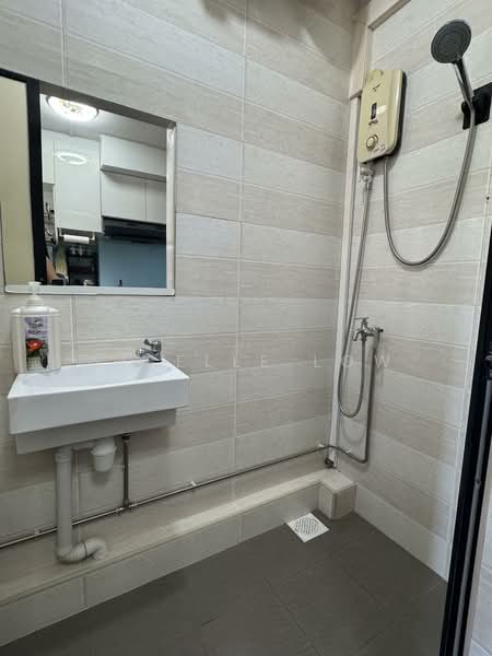 833 Hougang Central, 833 Hougang Central, Room Rental, 150 sqft, HDB Flat For Rent, by Giselle Low, 500122446 - Common toilet for tenant own use - PropertyGuru.com.sg