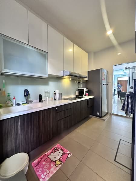 Serangoon Garden Estate, Cowdray Avenue, 5 Bedrooms, 4,000 sqft, Terraced House For Rent, by MH Goh, 500122456 - Kitchen - PropertyGuru.com.sg