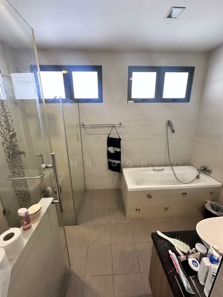 Serangoon Garden Estate, Cowdray Avenue, 5 Bedrooms, 4,000 sqft, Terraced House For Rent, by MH Goh, 500122456 - Bathroom - PropertyGuru.com.sg