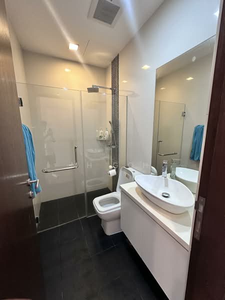 Serangoon Garden Estate, Cowdray Avenue, 5 Bedrooms, 4,000 sqft, Terraced House For Rent, by MH Goh, 500122456 - Bathroom - PropertyGuru.com.sg