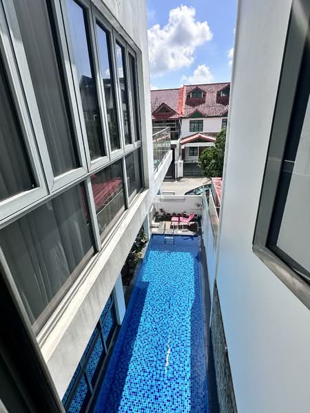 Serangoon Garden Estate, Cowdray Avenue, 5 Bedrooms, 4,000 sqft, Terraced House For Rent, by MH Goh, 500122456 - Exterior - PropertyGuru.com.sg