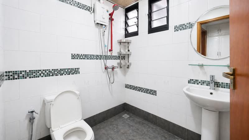 258A Punggol Field, 258A Punggol Field, 3 Bedrooms, 1,001 sqft, HDB Flat For Sale, by Ammon Lim, 500122462 - Bathroom - PropertyGuru.com.sg