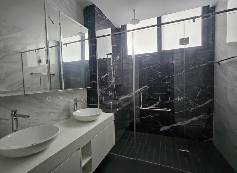 ⭐️⭐️Landed7772@ Brand New Listing 📞CL 8488.7772, , 5 Bedrooms, 4,027 sqft, Terraced House For Sale, by Calvin P T Lim, 500122464 - Bathroom - PropertyGuru.com.sg