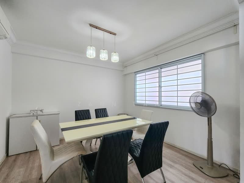 446 Hougang Avenue 8, 446 Hougang Avenue 8, 4 Bedrooms, 1,572 sqft, HDB Flat For Sale, by Zann Tan, 500122476 - Bedroom 4 - PropertyGuru.com.sg