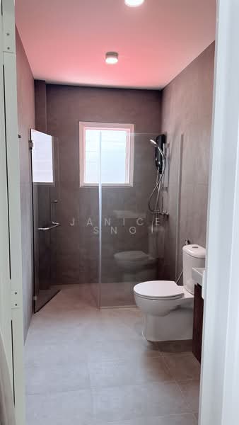 Newly Renovated Terrace in Kovan (Near Kovan MRT & Heartland/NEX Mall), , 4 Bedrooms, 2,300 sqft, Terraced House For Rent, by Janice Sng, 500122481 - Bathroom - PropertyGuru.com.sg