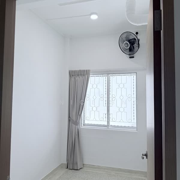 Newly Renovated Terrace in Kovan (Near Kovan MRT & Heartland/NEX Mall), , 4 Bedrooms, 2,300 sqft, Terraced House For Rent, by Janice Sng, 500122481 - Helper’s room - PropertyGuru.com.sg