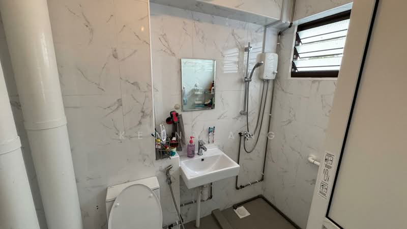 421 Serangoon Central, 421 Serangoon Central, 3 Bedrooms, 1,130 sqft, HDB Flat For Sale, by Kenny Ang, 500122485 - Bathroom - PropertyGuru.com.sg