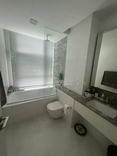 Reflections at Keppel Bay, 27 Keppel Bay View, 2 Bedrooms, 1,152 sqft, Condominium For Sale, by EXCLUSIVE REAL ESTATE PTE. LTD. (RESIDENTIAL), 500122489 - Bathroom - PropertyGuru.com.sg