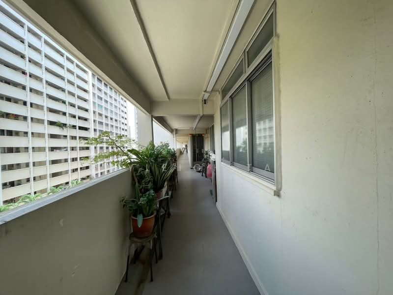 141 Bedok Reservoir Road, 141 Bedok Reservoir Road, 3 Bedrooms, 904 sqft, HDB Flat For Sale, by Kayleigh Tan, 500122514 - Corridor - PropertyGuru.com.sg