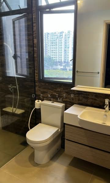 The Luxurie, 21 Compassvale Road, 3 Bedrooms, 1,055 sqft, Condominium For Rent, by Dexter Lim, 500122519 - Bathroom - PropertyGuru.com.sg