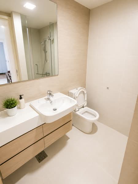The Lakefront Residences, 48 Lakeside Drive, 2 Bedrooms, 775 sqft, Condominium For Sale, by Colette Khoo, 500122528 - Bathroom - PropertyGuru.com.sg