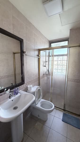 Maple Woods, 985 Bukit Timah Road, 3 Bedrooms, 1,324 sqft, Condominium For Sale, by Vell Ng, 500122548 - Bathroom - PropertyGuru.com.sg