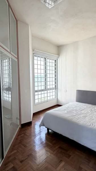 Maple Woods, 985 Bukit Timah Road, 3 Bedrooms, 1,324 sqft, Condominium For Sale, by Vell Ng, 500122548 - Bedroom - PropertyGuru.com.sg